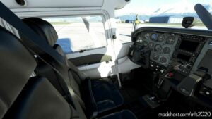 MSFS 2020 Cessna Cockpit Mod: C172 Classic Black Seats & White Shell (Image #2)