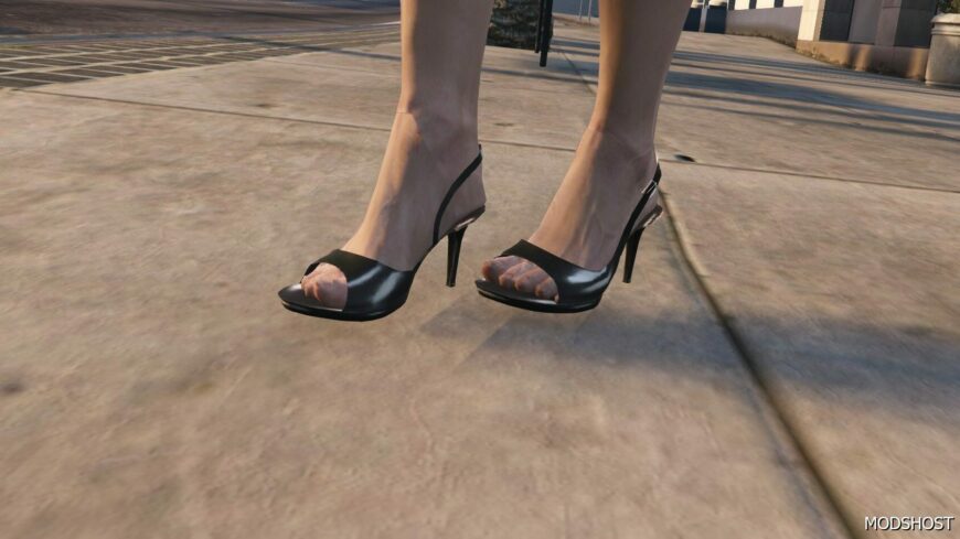 GTA 5 Player Mod: Maisie Shoes for MP Female (Featured)